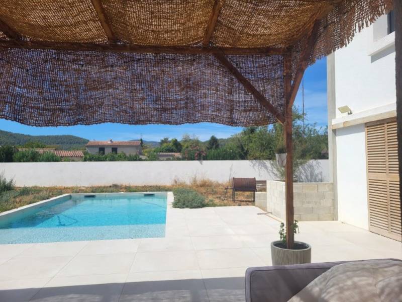 Construction piscine 10x5m et local technique enterré et carrelage sable grand format à Solliès-Pont Var